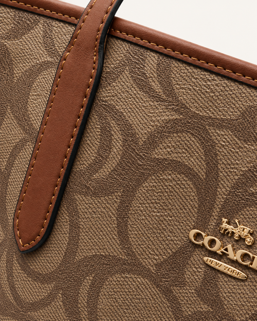 marron: Kelly mini closeup